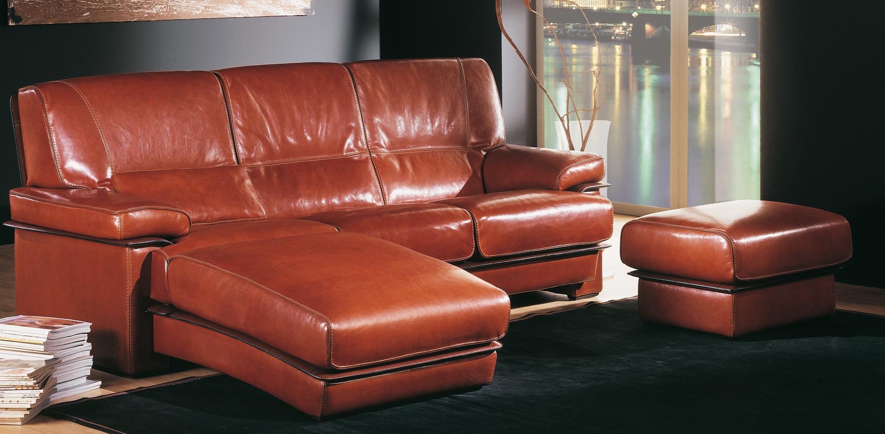 Мебель из искусственной кожи часто используется дизайнерами в современных проектах