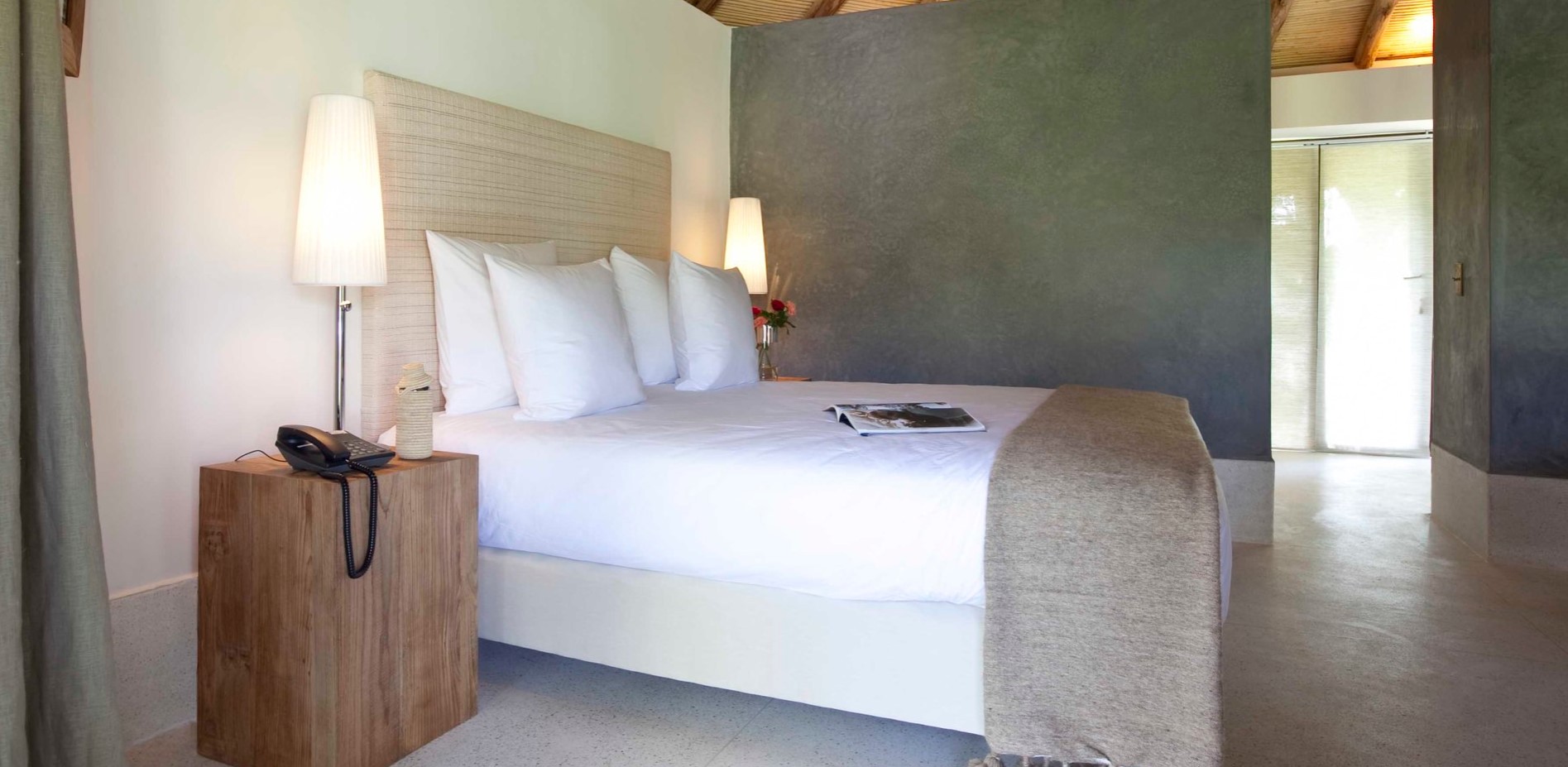 Современный интерьер спальни с нотками марокканского стиля