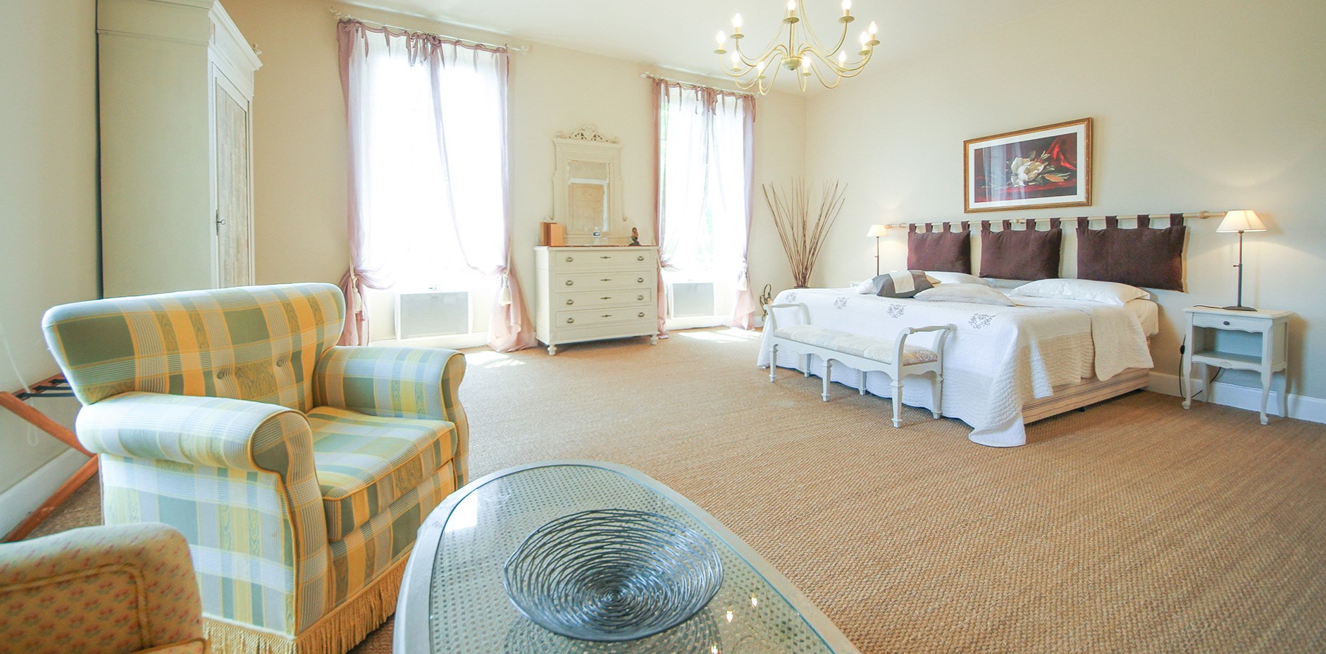Спальню в стиле прованс рекомендуется оформить в светлой цветовой гамме