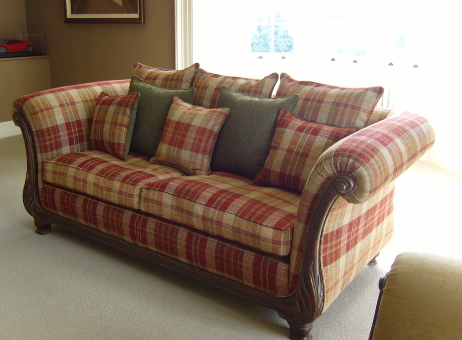 Раскладной диван в классическом стиле