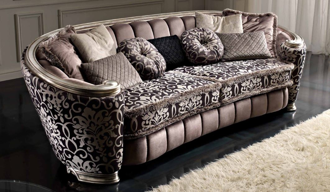 В стиле гламур: прямой классический диван с яркой обивкой