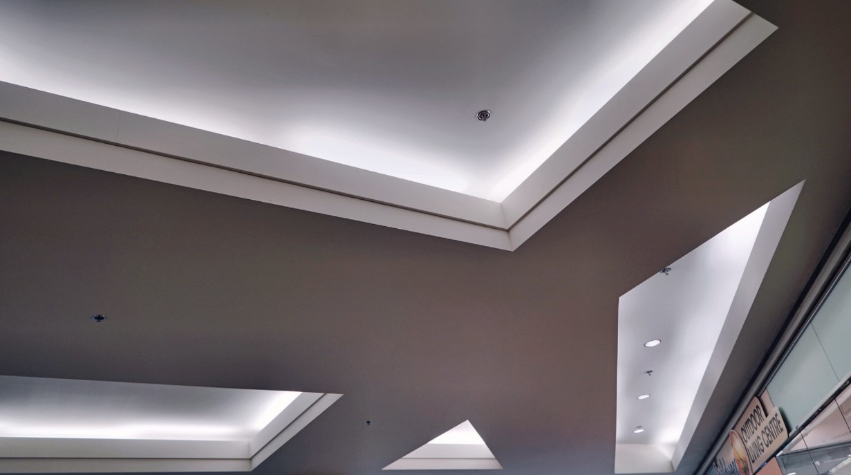 Алюминиевые потолок с подсветкой
