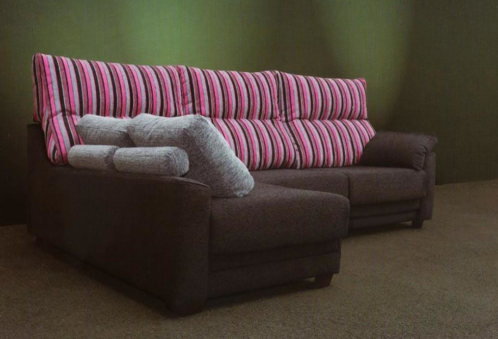 Угловой диван можно раскладывать и использовать в качестве спального места