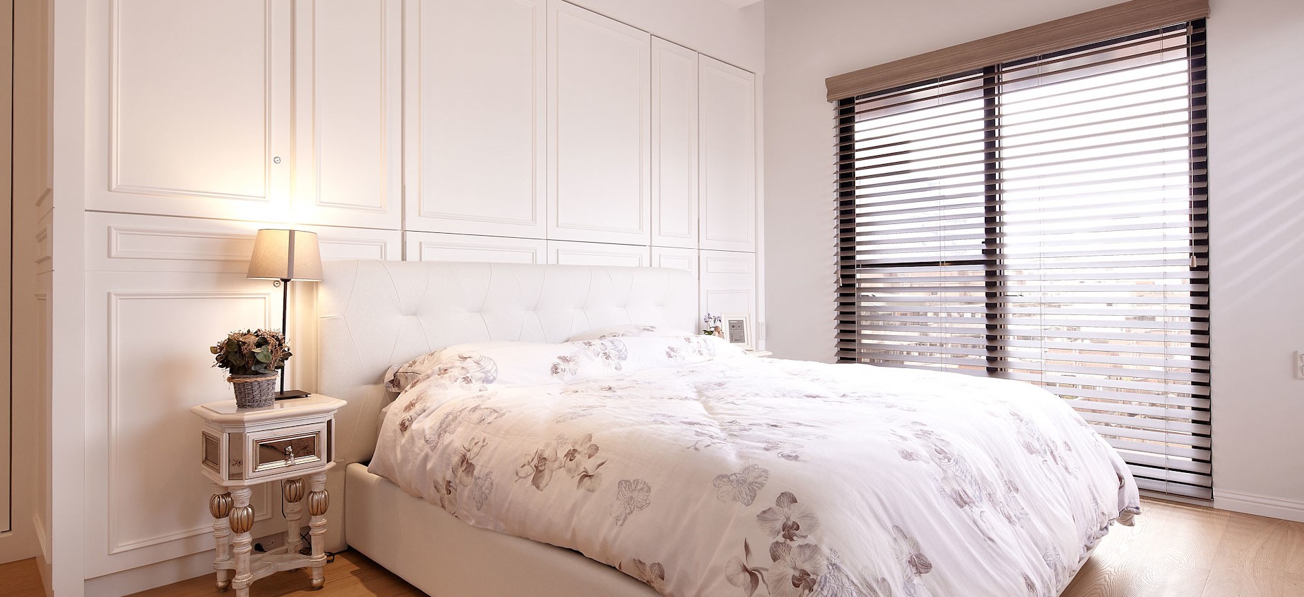 Интерьер спальни в белом цвете: преимущества и недостатки, интересные дизайнерские идеи