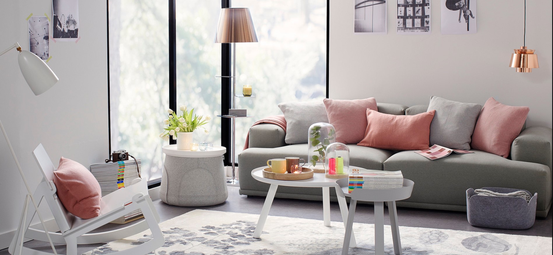 Однотонные подушки станут отличным украшением гостиной в стиле минимализм