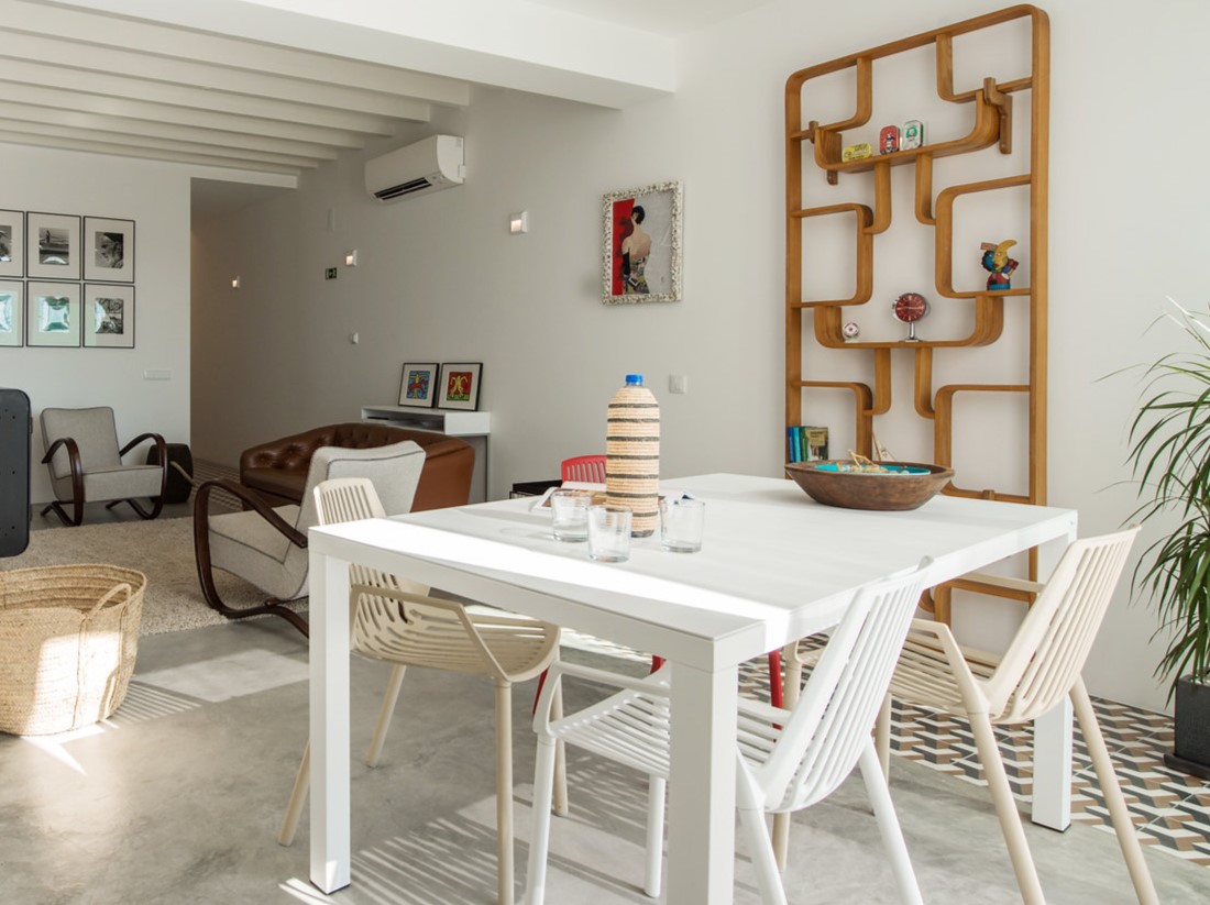 Стиль минимализм в интерьере гостиной-столовой