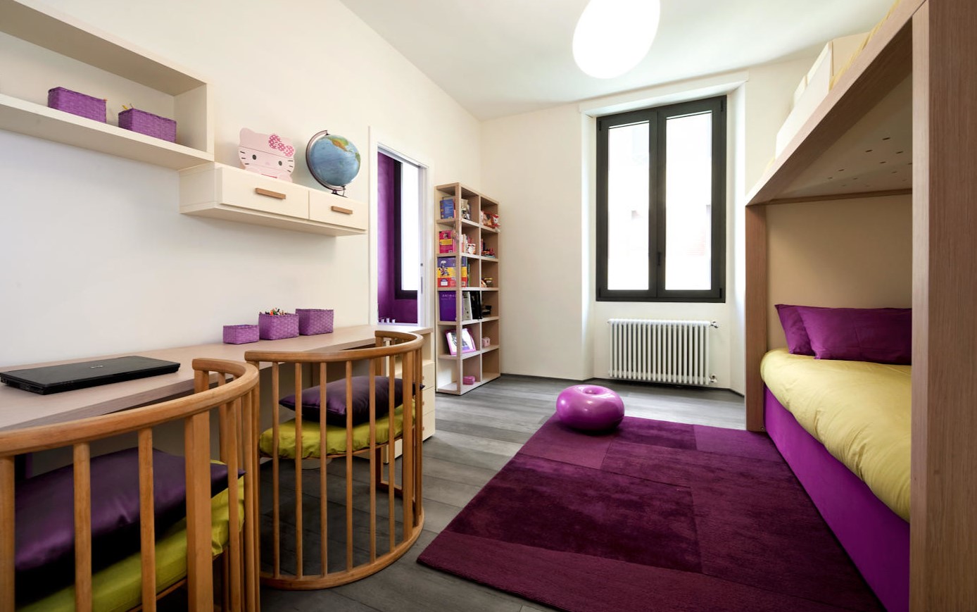 Двухъярусная кровать для детской комнаты: главные преимущества, советы по выбору мебели