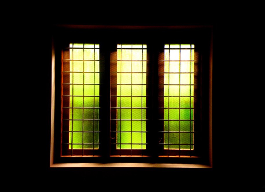 Стекла зеленого цвета для оформления декоративного окна