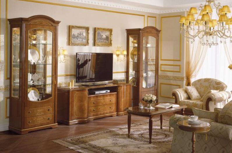 Классическая мебель в итальянской гостиной