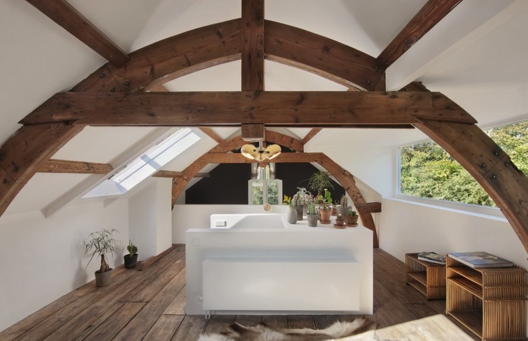 Деревянные арочные опоры помогут создать оригинальный интерьер в стиле лофт