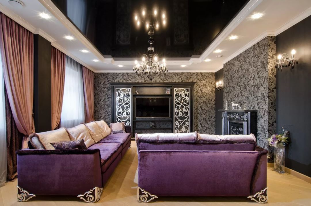 Пурпурная диванная группа подчеркивает изысканно дорогой интерьер ар-деко