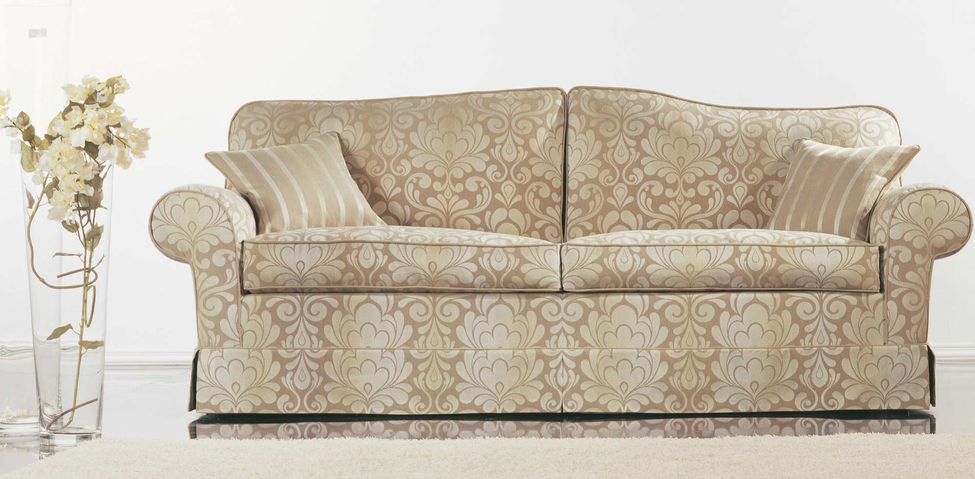Как выбрать диван с тканевой обивкой: обзор популярных материалов