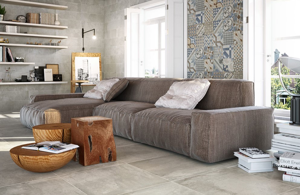 Коричневый однотонный диван идеально подойдет для современной гостиной
