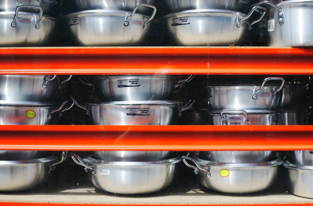 В глубоких ящиках можно хранить редко используемую посуду