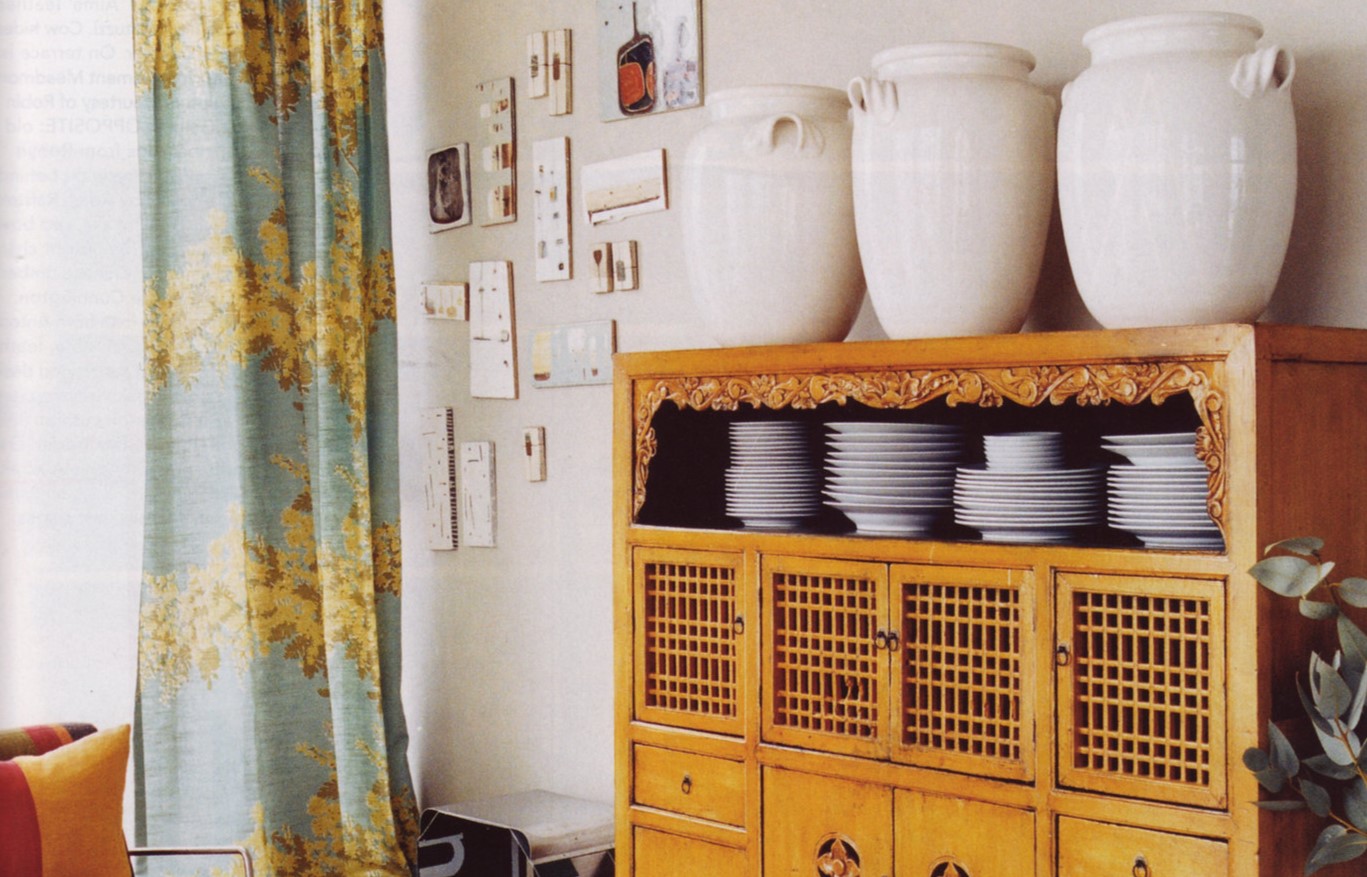Кухонный шкафчик из дерева в китайском стиле