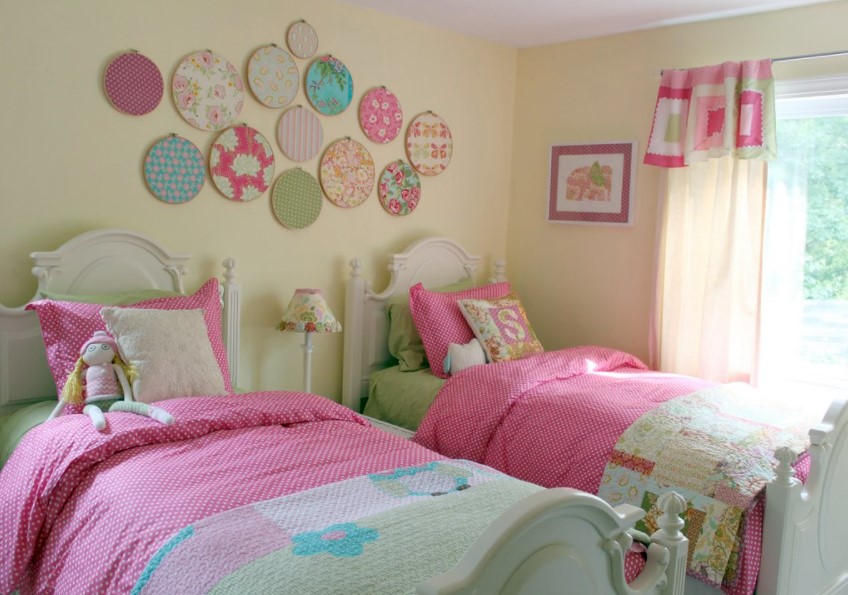 Розовая уютная спальня для девочек