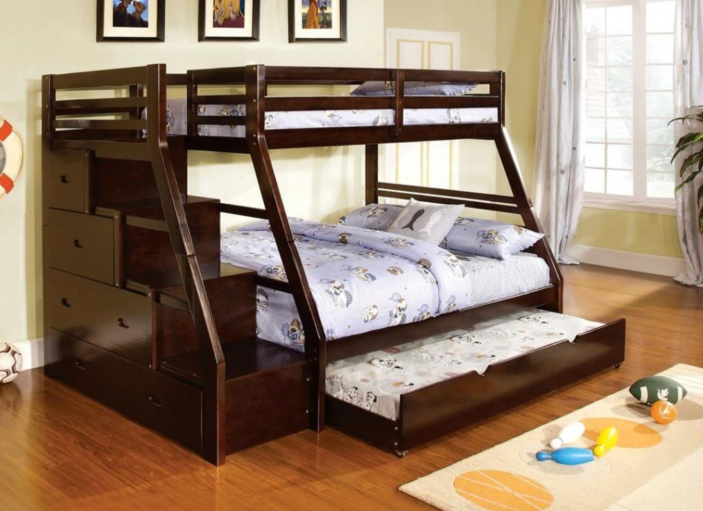Удобная лестница на кровати для подъема наверх