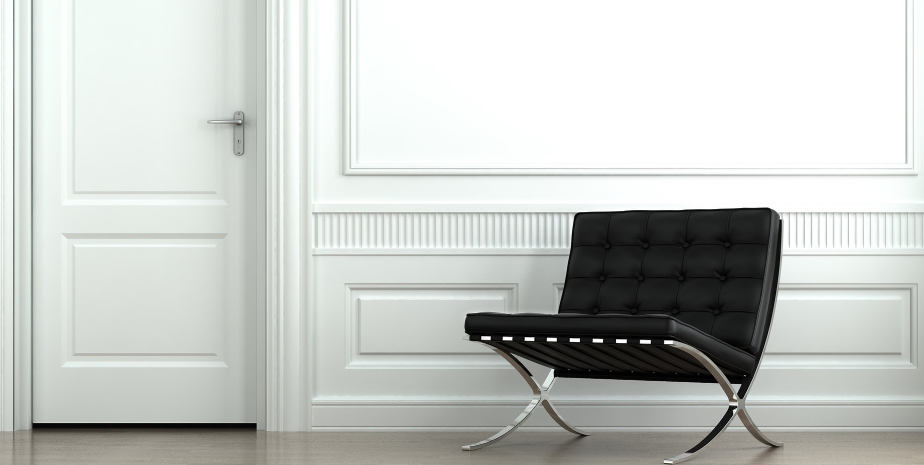 Черное кресло стильно смотрится на фоне белых стен