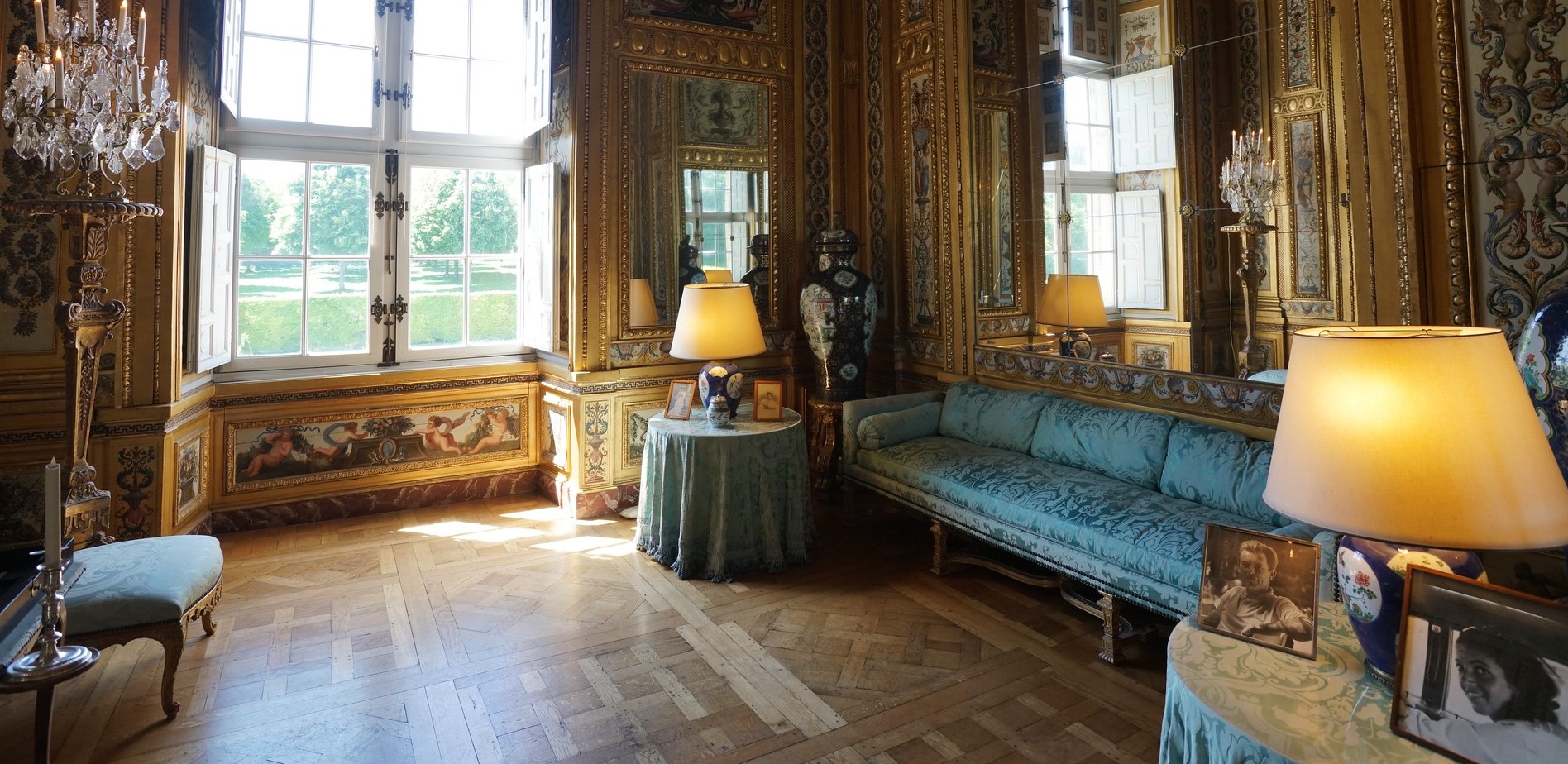 Роскошный интерьер гостиной в стиле барокко