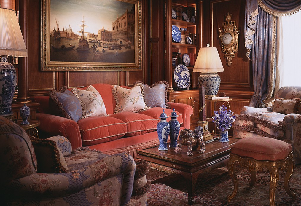 Изящный декор в стиле рококо идеально дополняет интерьер гостиной