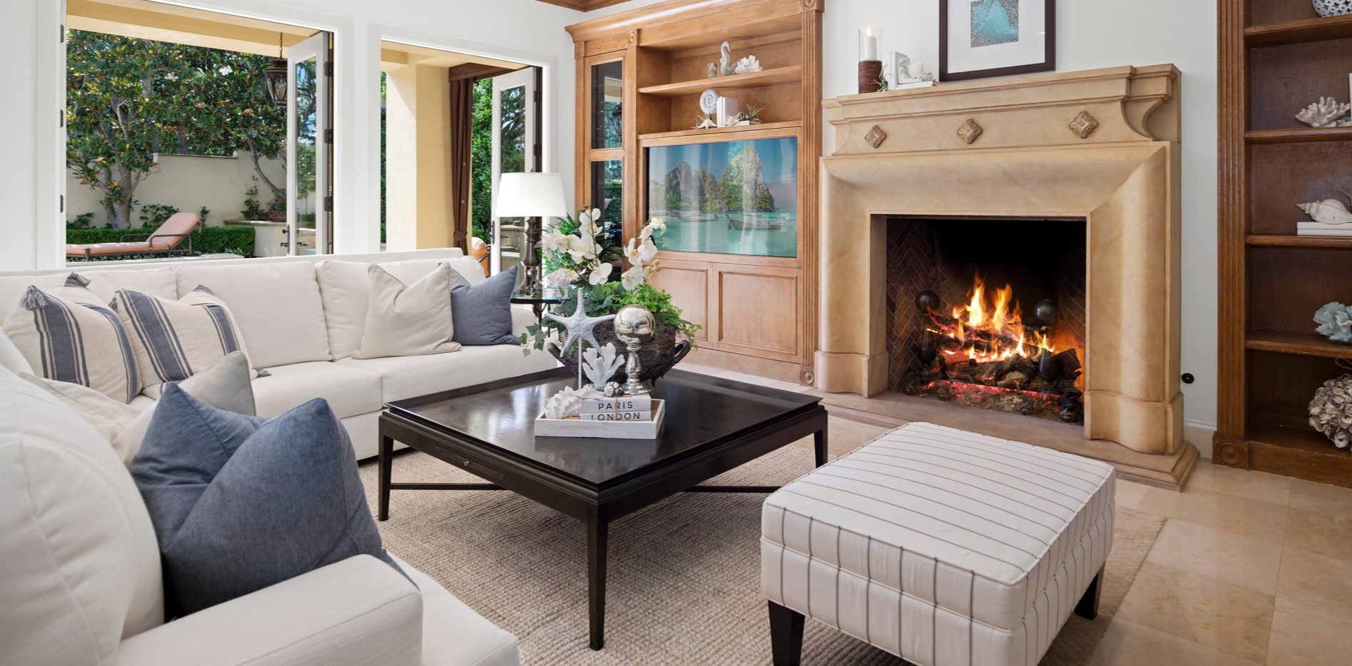 Из модульного дивана можно сделать удобную зону отдыха в гостиной
