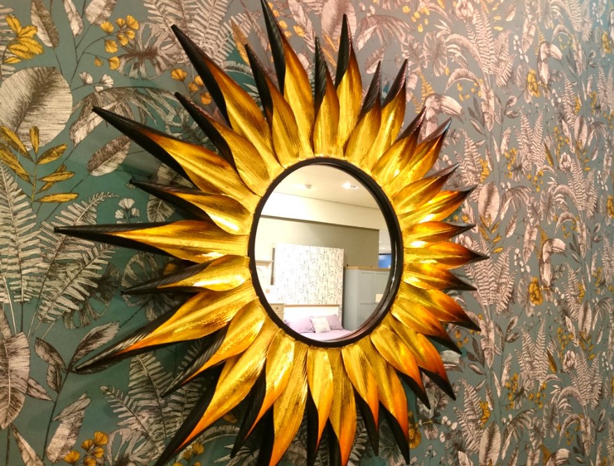 Зеркало в виде солнца