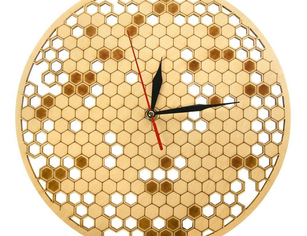 Оригинальные интерьерные часы в виде пчелиных сот