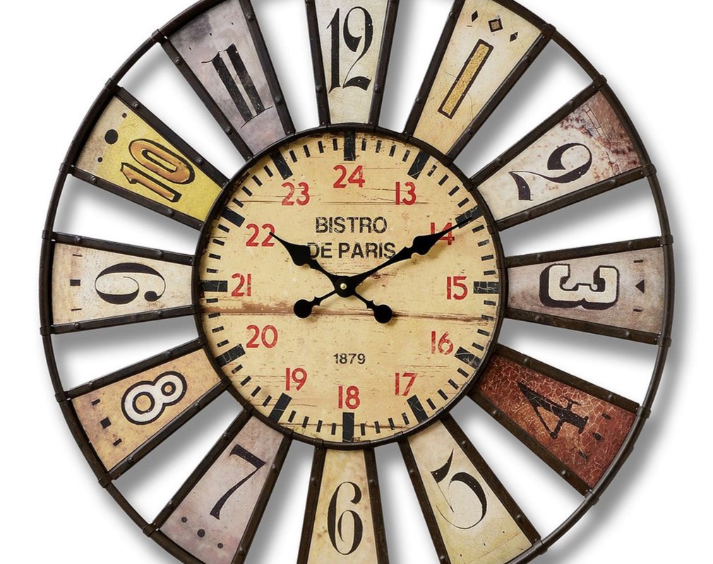 Оригинальные часы с разноцветными цифрами