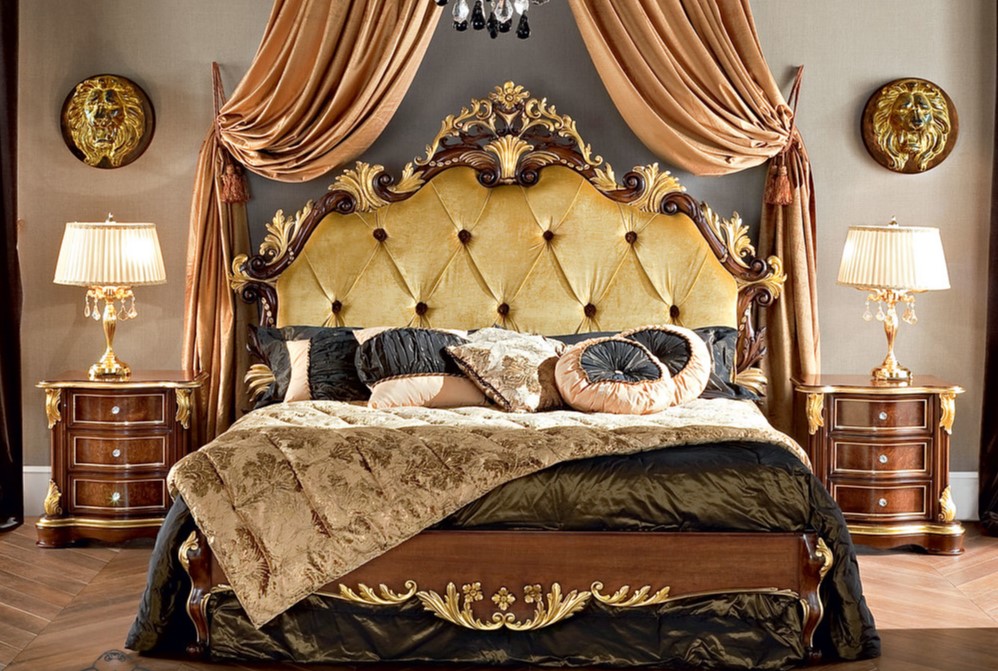 Роскошное изголовье кровати идеально подходит для классического интерьера