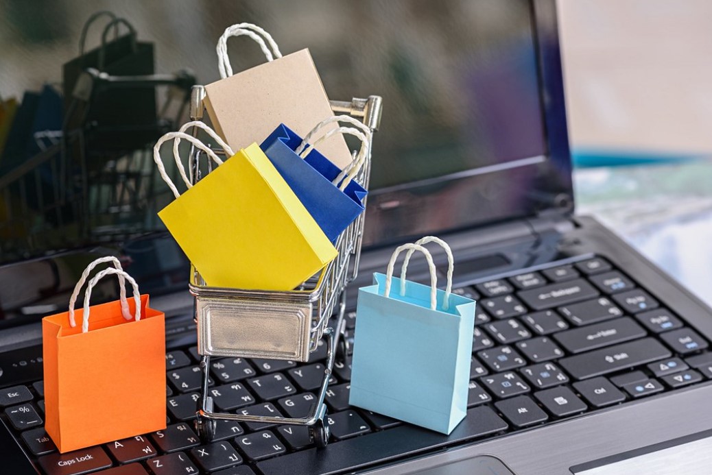 В онлайн-магазинах можно выбрать удобный способ доставки и оплаты