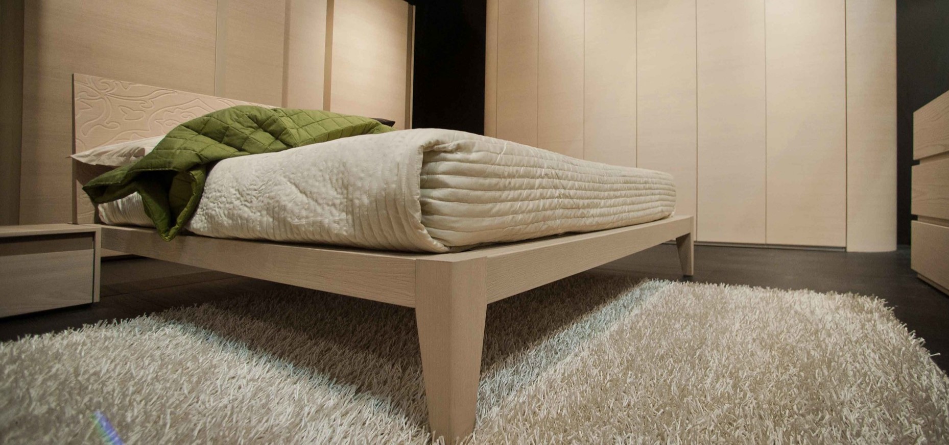Кровать, изготовленная из дерева
