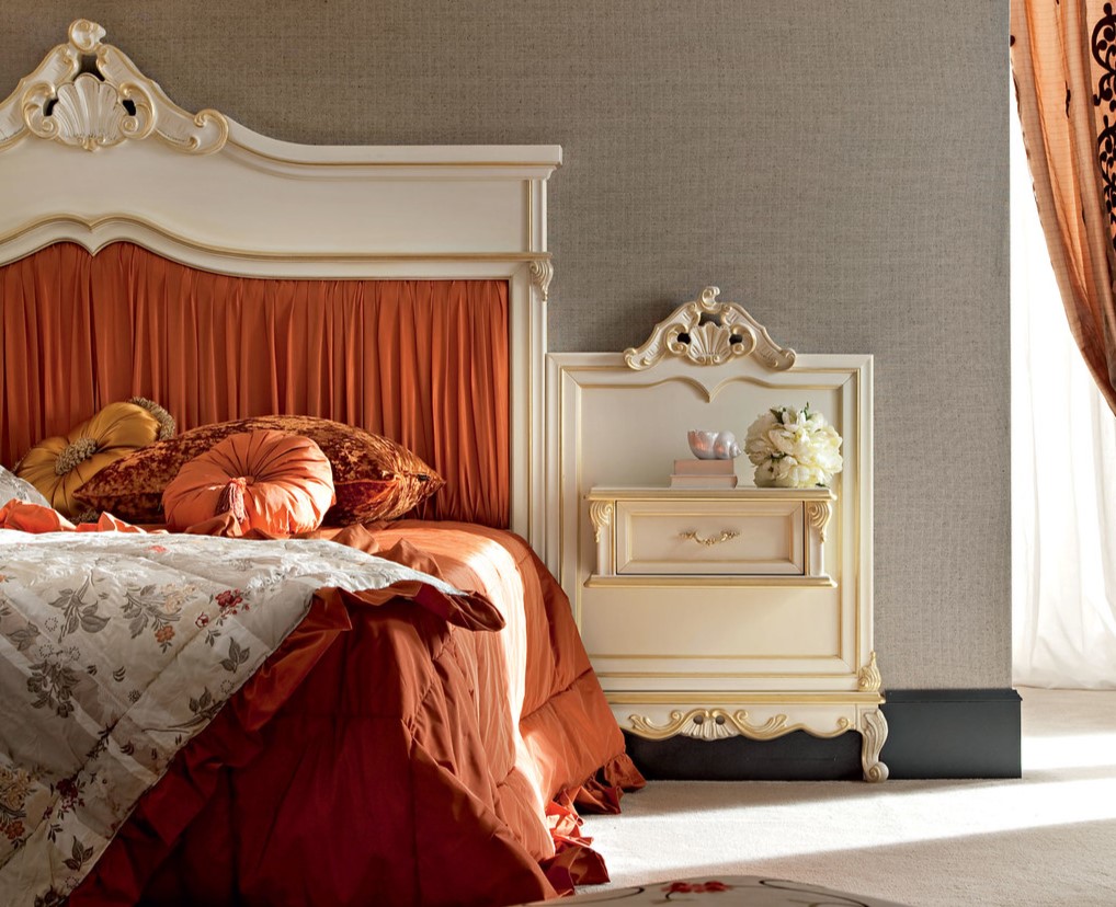 Кровать идеально подойдет для классического интерьера спальни