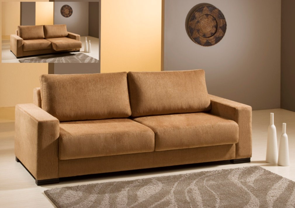 Коричневый диван можно использовать как в классическом, так и в современном интерьере