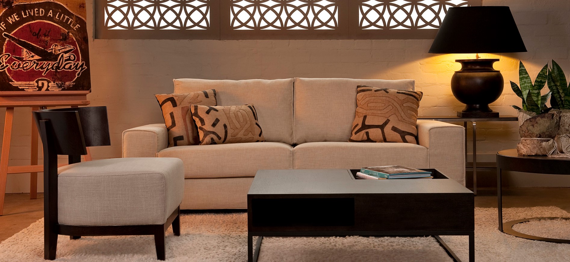 С помощью дивана можно создать уютную атмосферу в небольшой гостиной