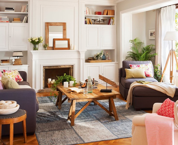 В интерьере гостиной можно использовать диван и удобное кресло
