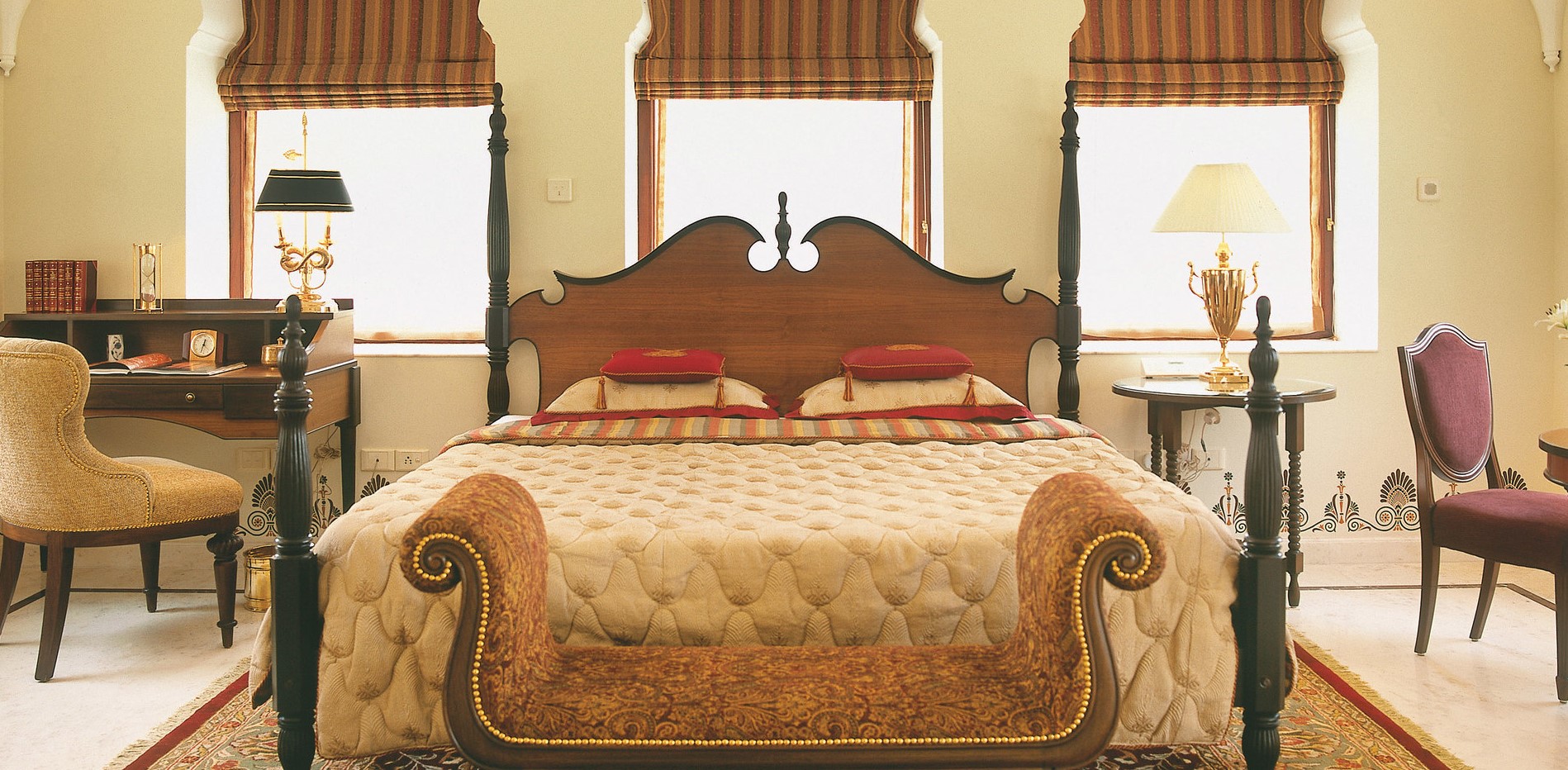 Роскошное оформление классической спальни