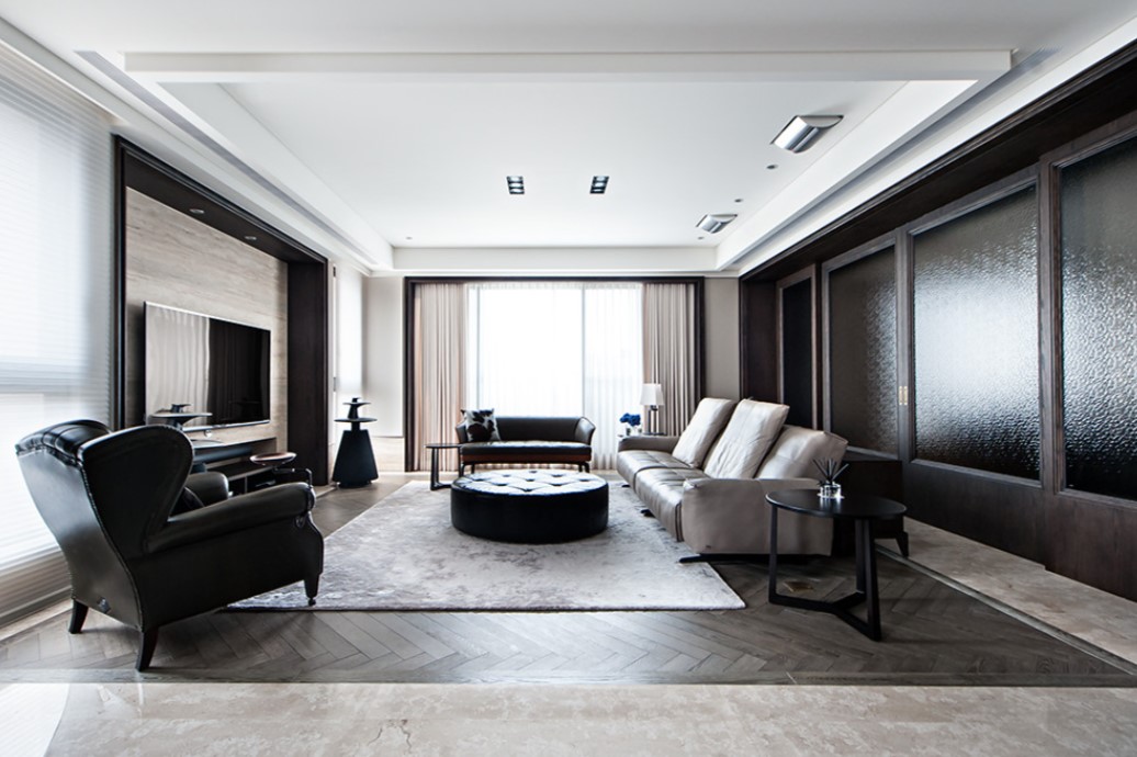 Стильное оформление современной гостиной с помощью черного цвета