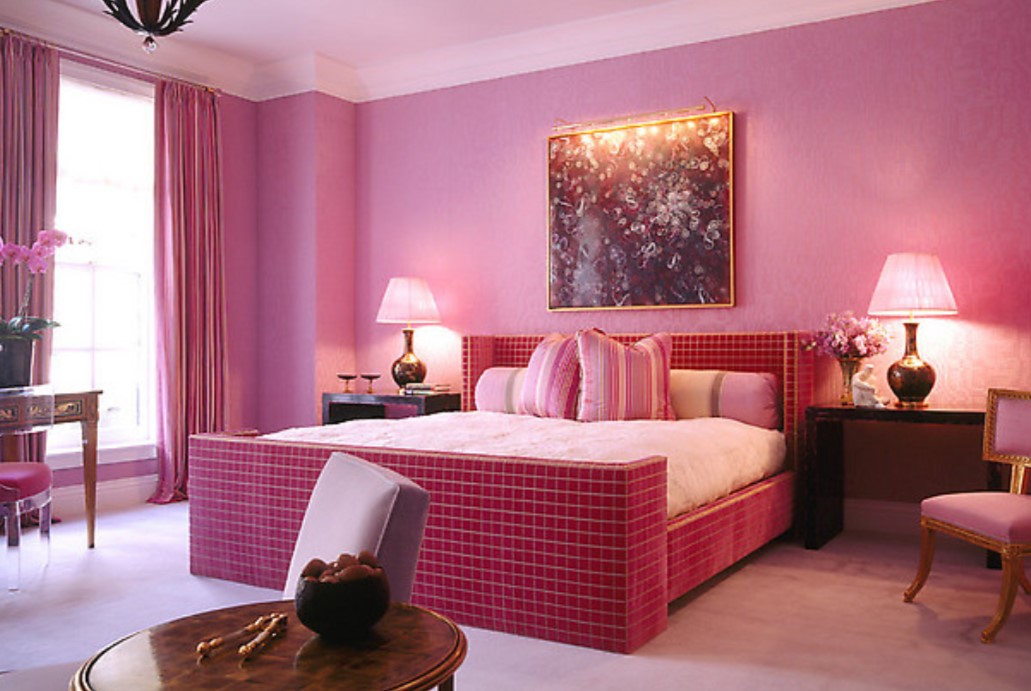 Спальня, оформленная в цвете фуксия