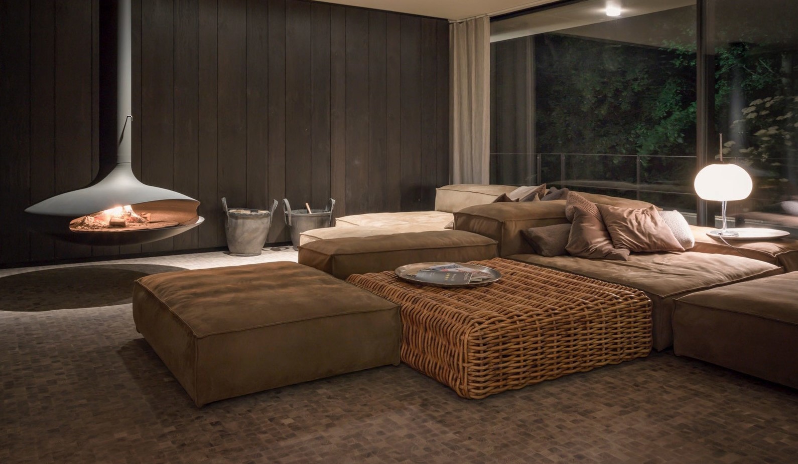 Модульный диван идеально подходит для современного интерьера гостиной