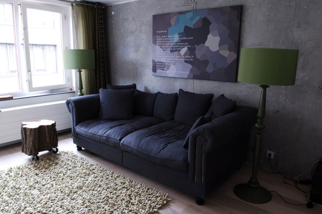 Раскладной диван позволяет сэкономить свободное пространство в комнате
