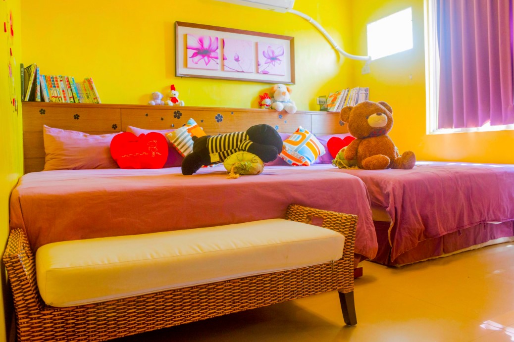 Для детской комнаты можно подобрать диван, который легко трансформируется в кровать