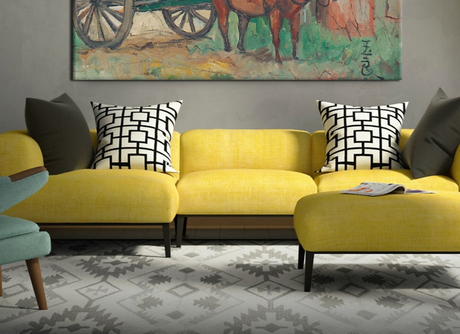 Желтый диван прекрасно сочетается с серой отделкой интерьера 