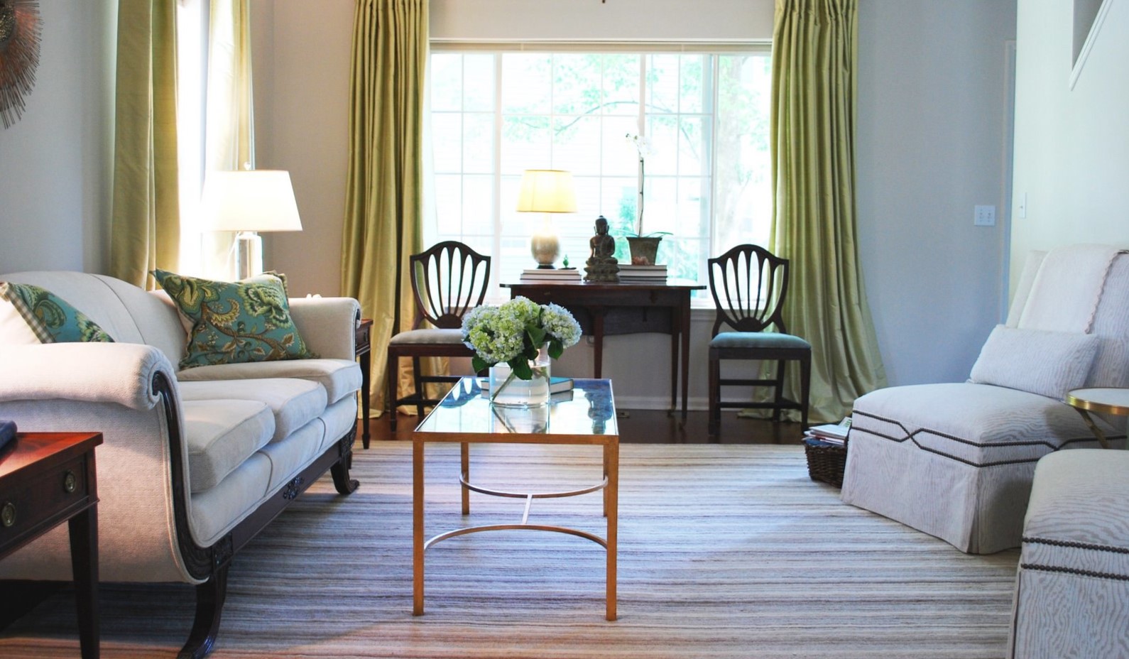 Подушки мягкой мебели могут быть дополнены удобными съемными чехлами