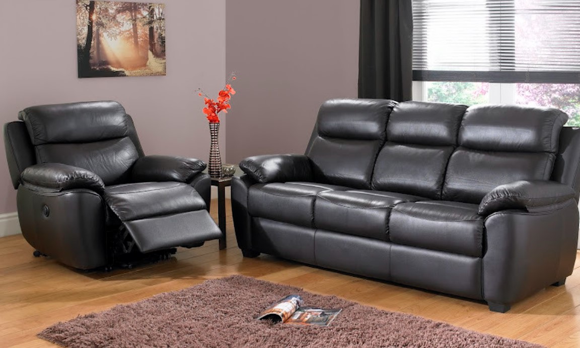 Рекомендуется выбирать диван с мягким и упругим наполнителем