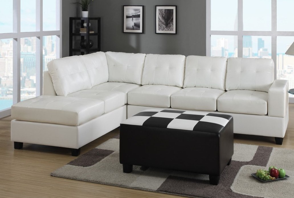 Белый диван подойдет для современного интерьера и для стиля минимализм