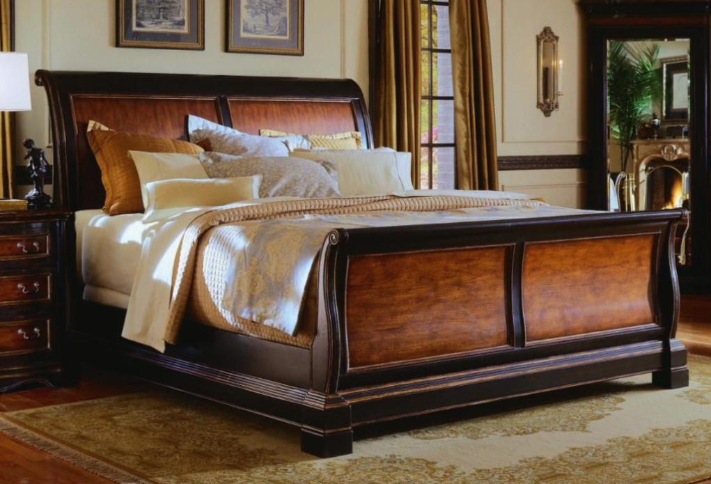 Кровать с основанием из натурального дерева выглядит очень презентабельно и роскошно