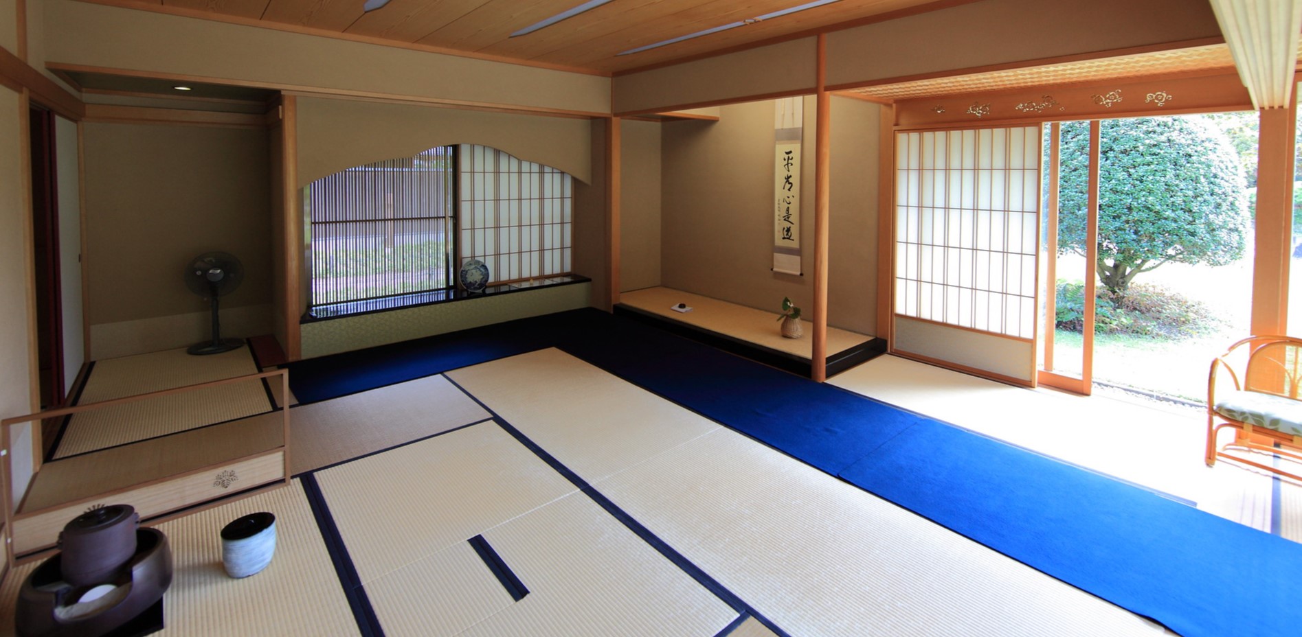 Японская комната не должна быть перегружена большим количеством мебели