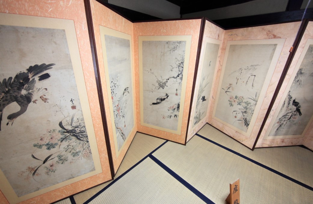 Декоративная ширма с японскими рисунками