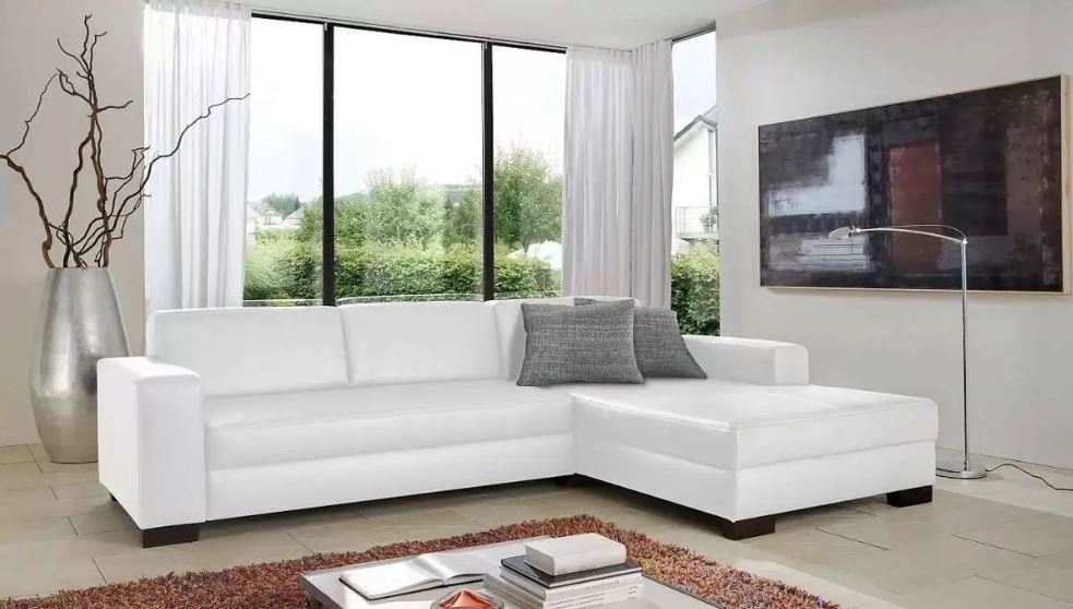 Угловой диван с обивкой белой эко-кожей