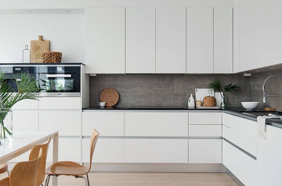 Кухня - удачное место для реализации дизайна в белом цвете
